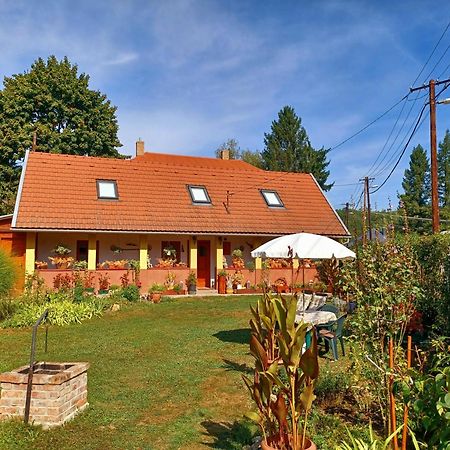 Tulipan Haz Apartment Bodony Екстериор снимка