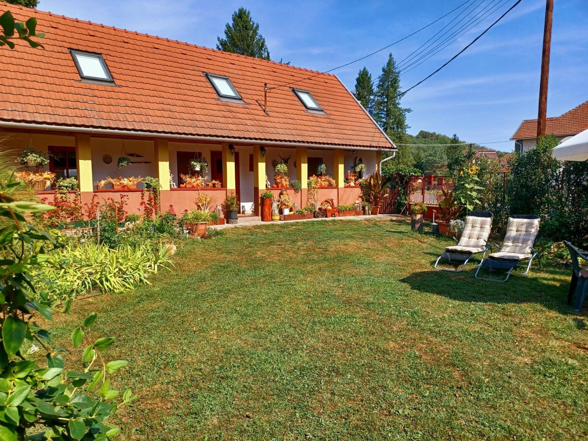 Tulipan Haz Apartment Bodony Екстериор снимка