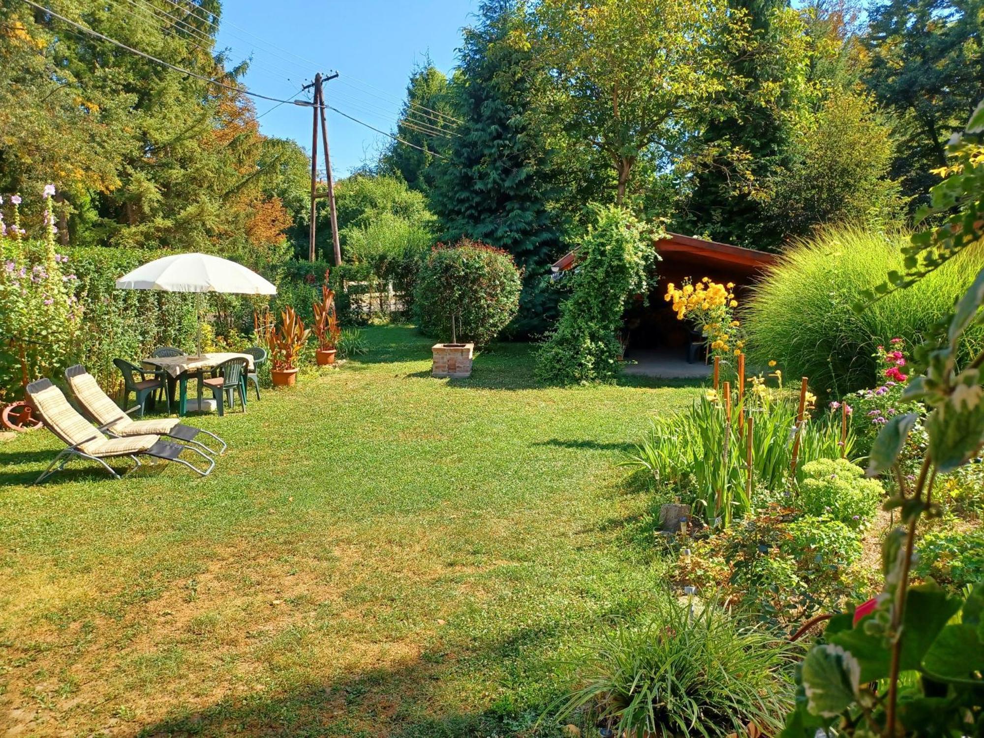 Tulipan Haz Apartment Bodony Екстериор снимка